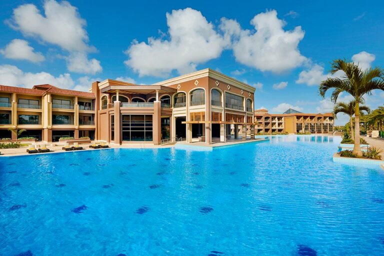 Piscina de 2350m2 do Hotel Hilton Alexandria King Ranch