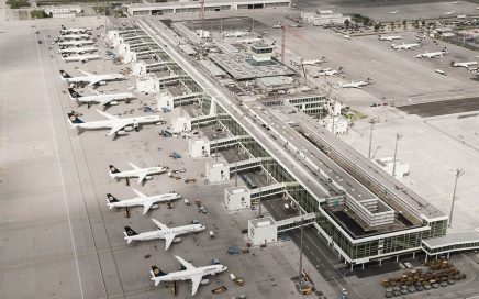 Vista aérea do Satélite do terminal 2 no Aeroporto de Munique