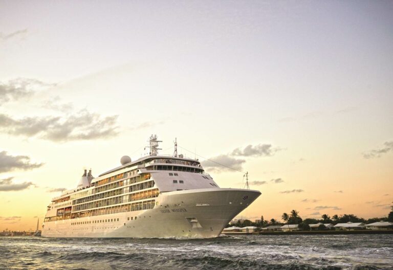 Navio de Cruzeiros Silver Whisper em Veneza na Itália