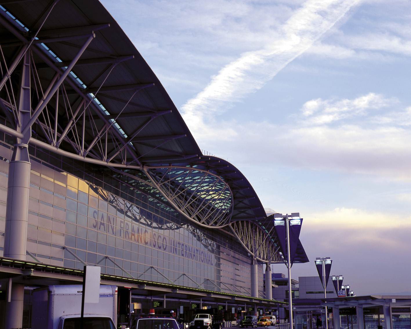 Exterior do terminal do aeroporto internacional de San Francisco