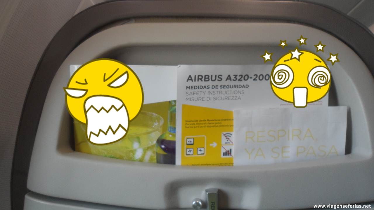 Bonecos representando fúria aérea a bordo