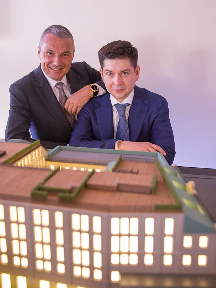 CEO da Bulgari com investidor Russo na apresentação do Hotel de Moscovo