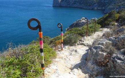 Caminho na Fortaleza do Beliche em Sagres no Algarve
