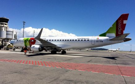 Embraer 190 da TAP Express no aeroporto de Nice em França
