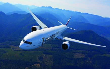 Boeing B777-300ER da Companhia Aérea Emirates em pelo voo