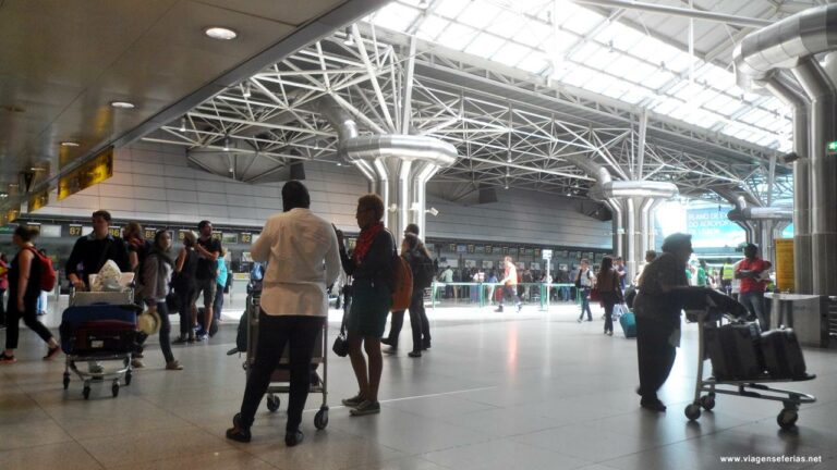 Foto de partida tirada no aeroporto antes de ir para férias