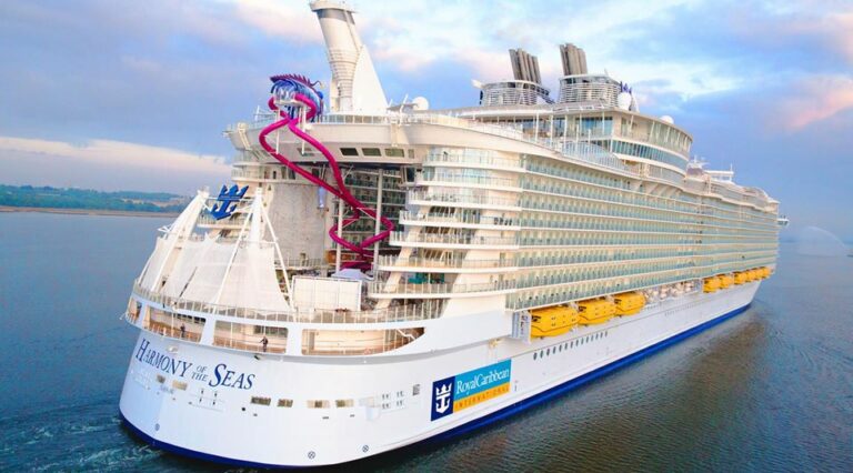 Harmony of The Seas mais recente navio da classe Oasis da Royal Caribbean