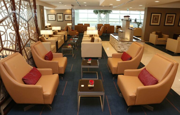 Interior do Lounge da Emirates na Cidade do Cabo