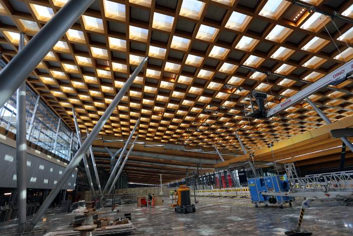 Fase de construção do noto Terminal no aeroporto de Oslo que abre em 2017