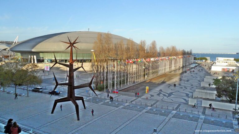 Panorâmica do Parque das Nações em Lisboa com o pavilhão multiusos (Meo Arena)