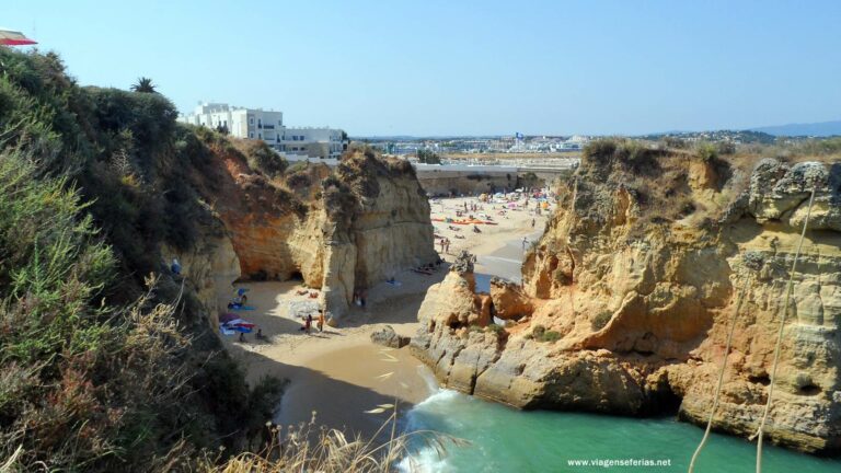 Praia da Batata na cidade de Lagos no Algarve em Portugal