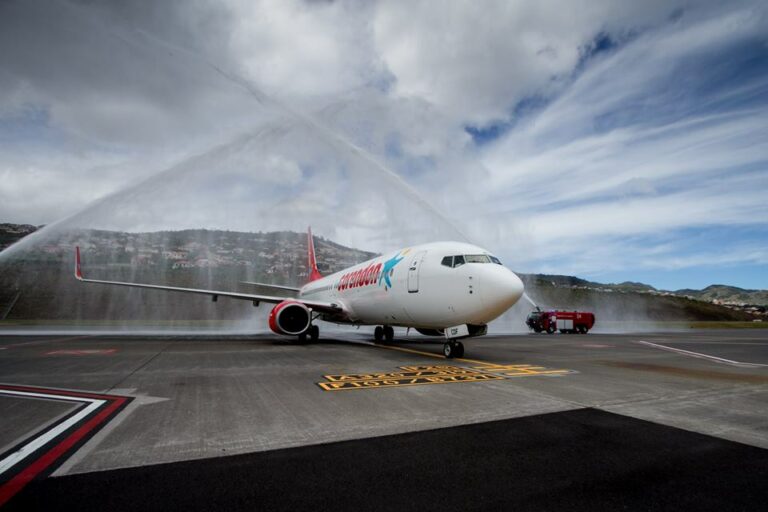 Recepção do primeiro voo da Corendon Airlines no Funchal