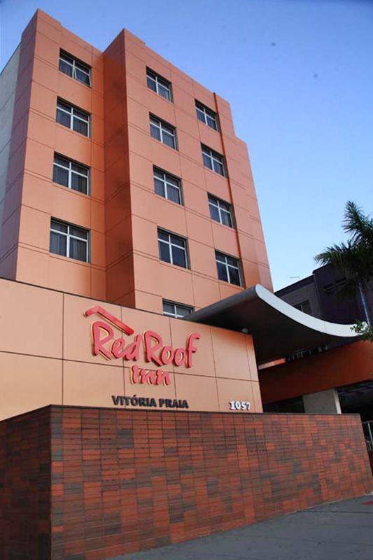 Edifício do hotel Red Roof Vitória Inn no Brasil