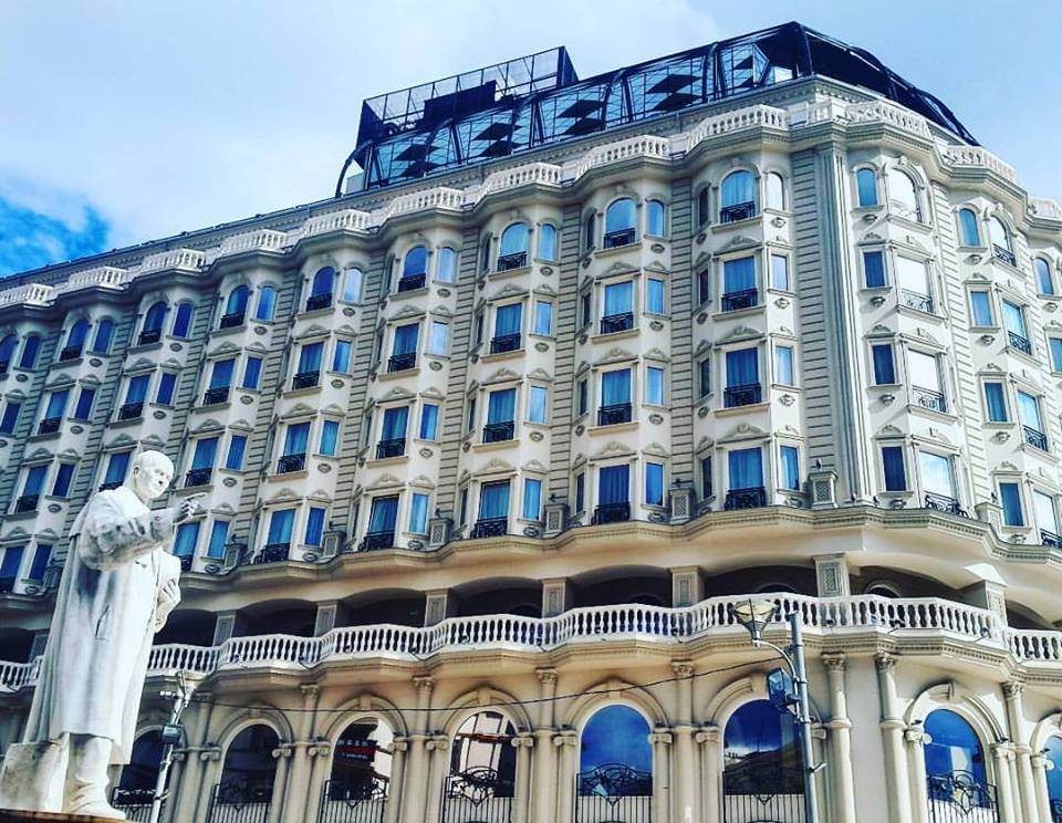 Pormenor do exterior do Hotel Skopje Marriott na Macedónia