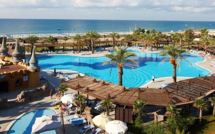 Piscina do hotel TUI Blue Palm Garden na Turquia