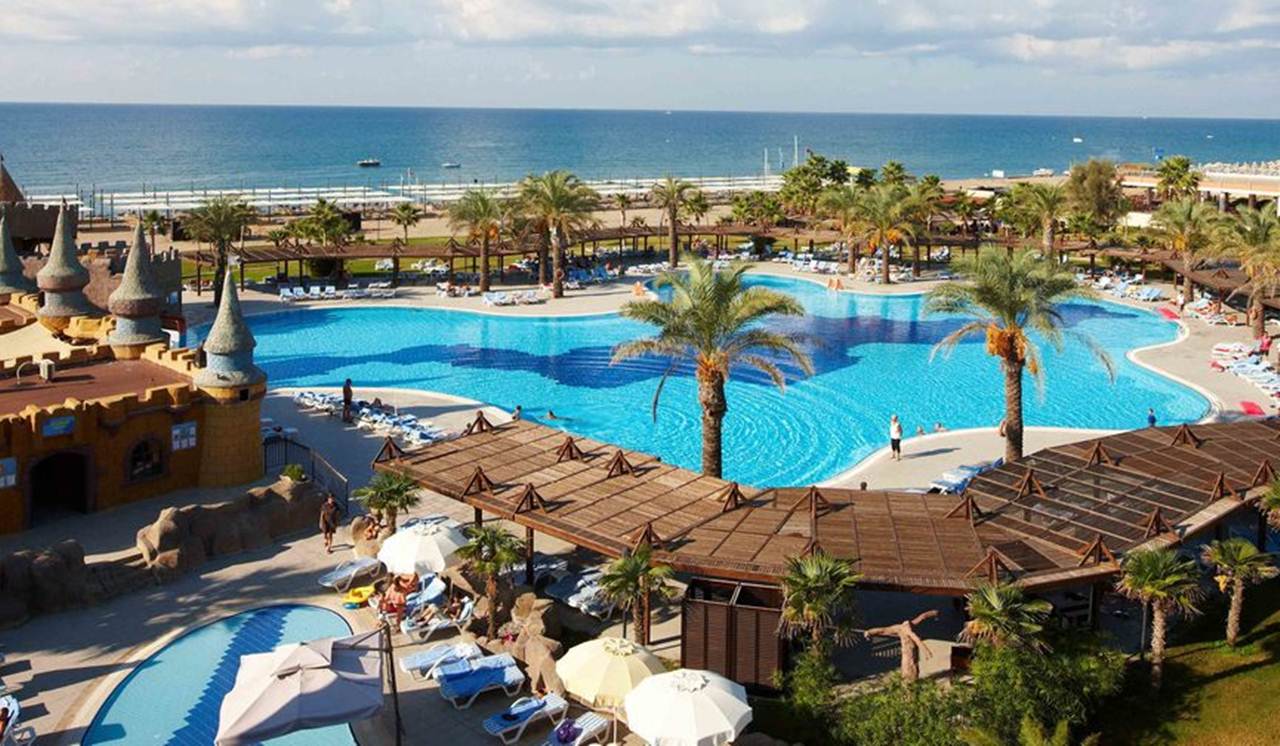 Piscina do hotel TUI Blue Palm Garden na Turquia