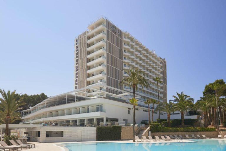 Panorâmica do hotel Meliá Antillas Calvià Beach na ilha de Maiorca
