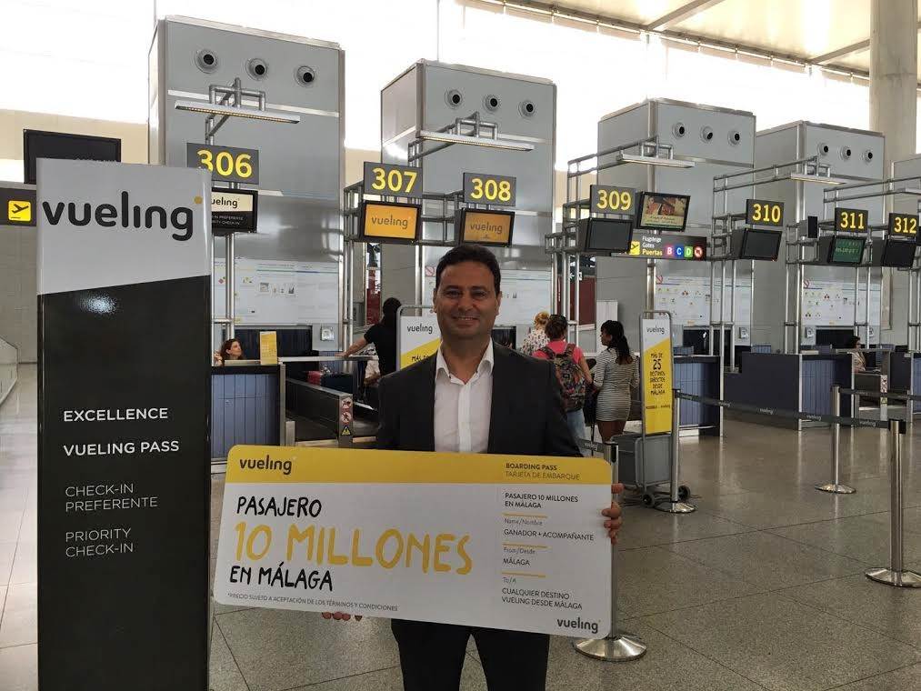 Passageiro 10 milhões da Companhia Vueling no aeroporto de Málaga