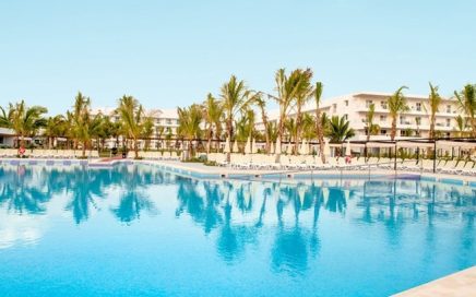 Piscina e hotel Riu Republica em Arena Gorda na Republica Dominicana
