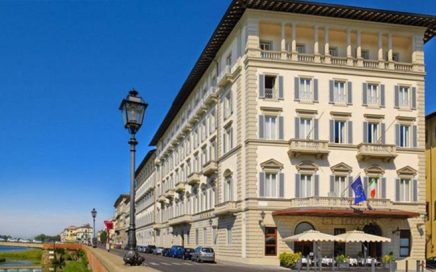 Edificio do hotel St Regis Florence em Florença na Itália