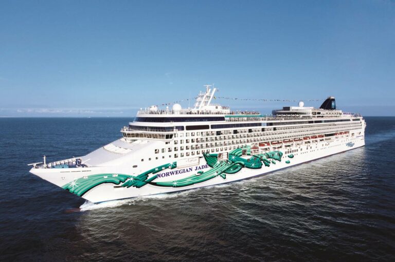 Vista aérea do navio de cruzeiro Norwegian Jade