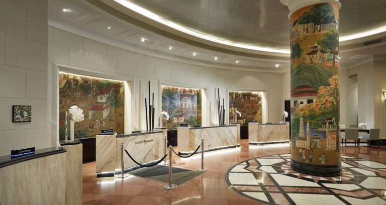 Lobby e Recepção do hotel Meliá Hanoi no Vietname
