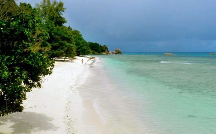 Uma das praias paradisiacas da ilha Desroches nas Seychelles