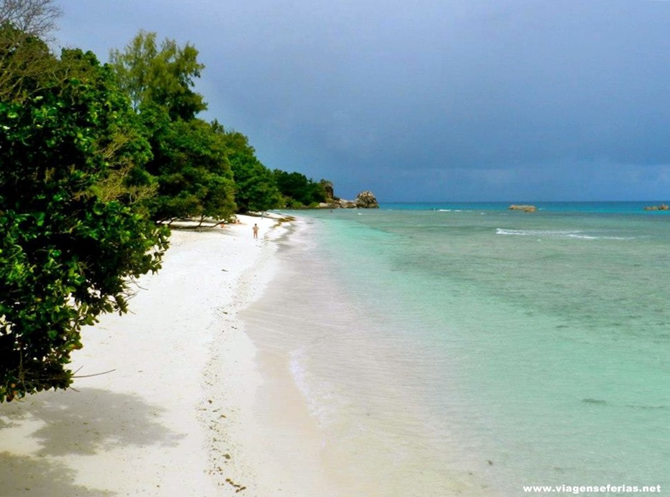 Uma das praias paradisiacas da ilha Desroches nas Seychelles