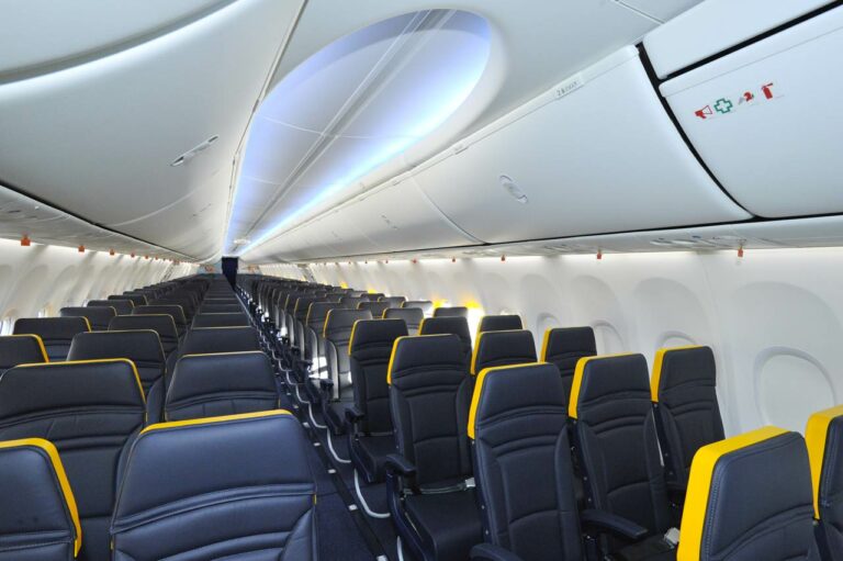 Sky Interiores das aeronaves Boeing da Low Cost Ryanair