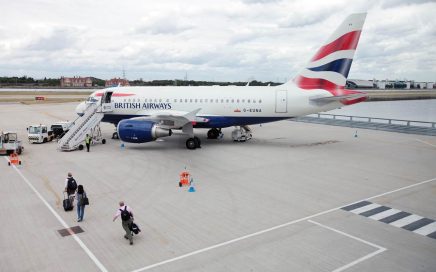 Avião A318 da British Airways no aeroporto de Londres City