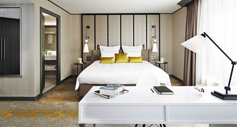 Quarto familiar do Hotel Renaissance Paris La Defence