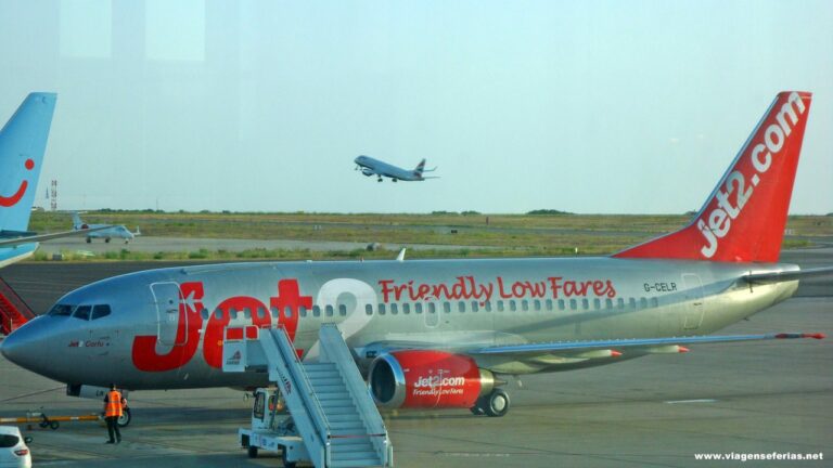 Avião Boeing 737-330 da Companhia Aérea Jet2.com