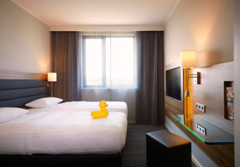Quarto duplo hotel Moxy Frankfurt Eschborn