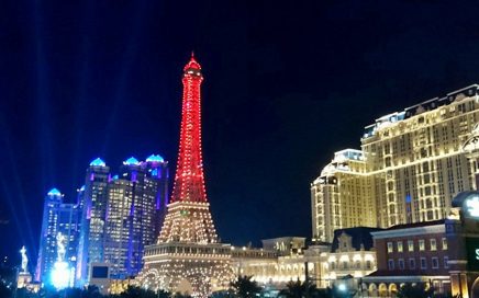 Parisian Macao Resort com a réplica Torre Eiffel