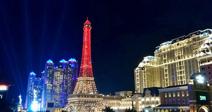 Parisian Macao Resort com a réplica Torre Eiffel