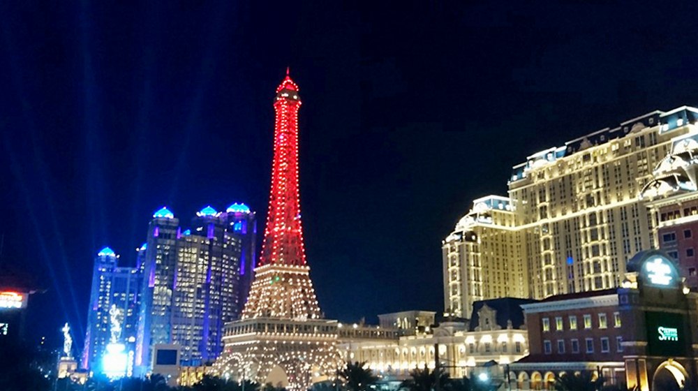 Parisian Macao Resort com a réplica Torre Eiffel