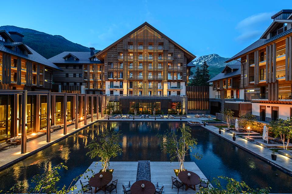 Vista do Hotel The Chedi Andermatt nos Alpes Suíços na Europa