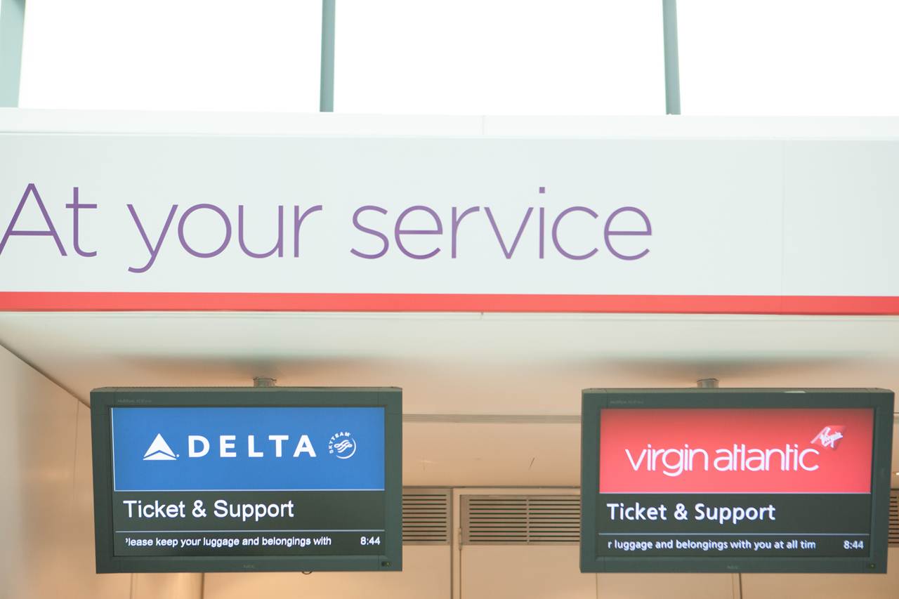 Virgn Atlantic e Delta Air Lines ambas no Terminal 3 do aeroporto Londres Heathrow