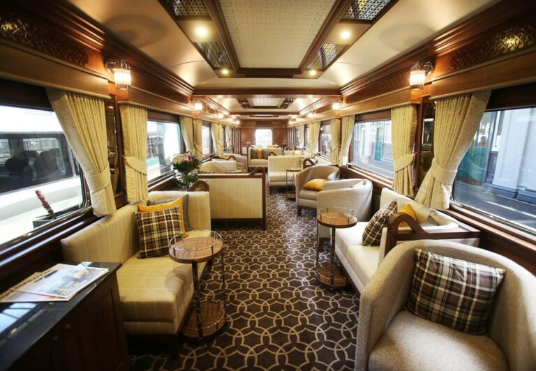 Sala de estar do comboio Belmond Grande Hibernian da Irlanda