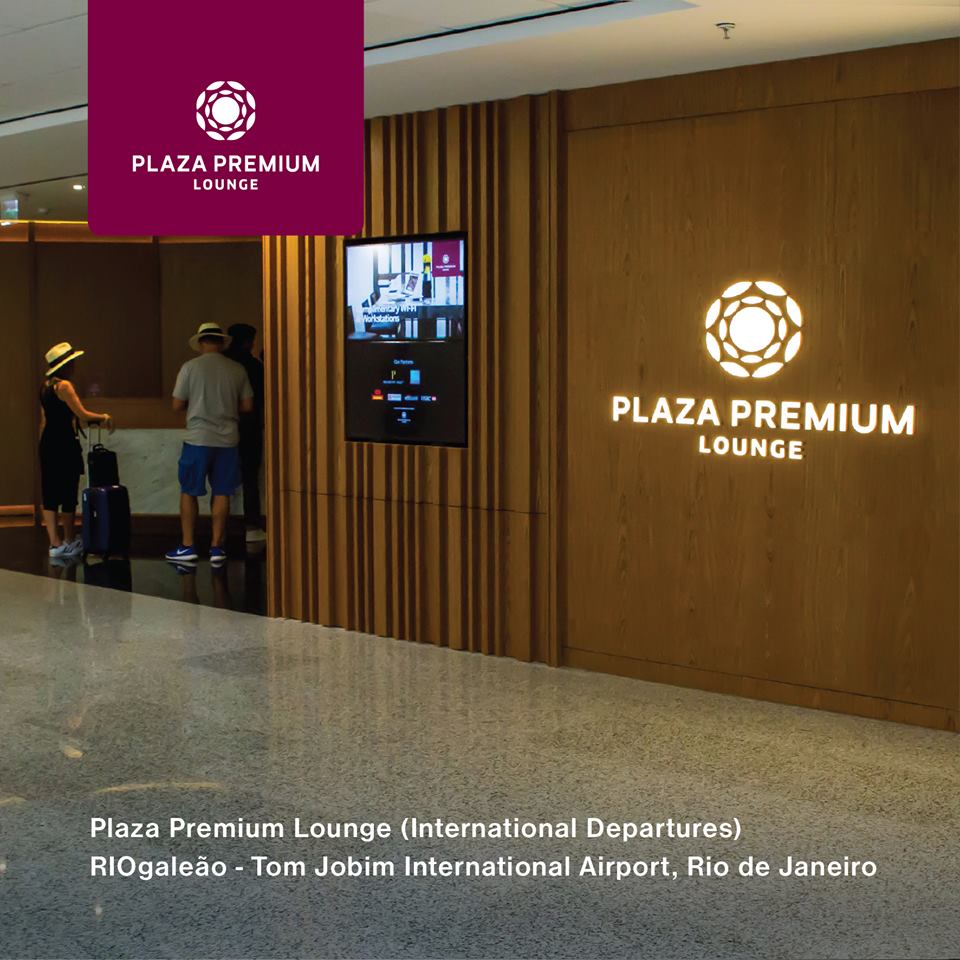 Entrada do Lounge Plaza Premium das Partidas Internacionais no aeroporto Rio de Janeiro Tom Jobim