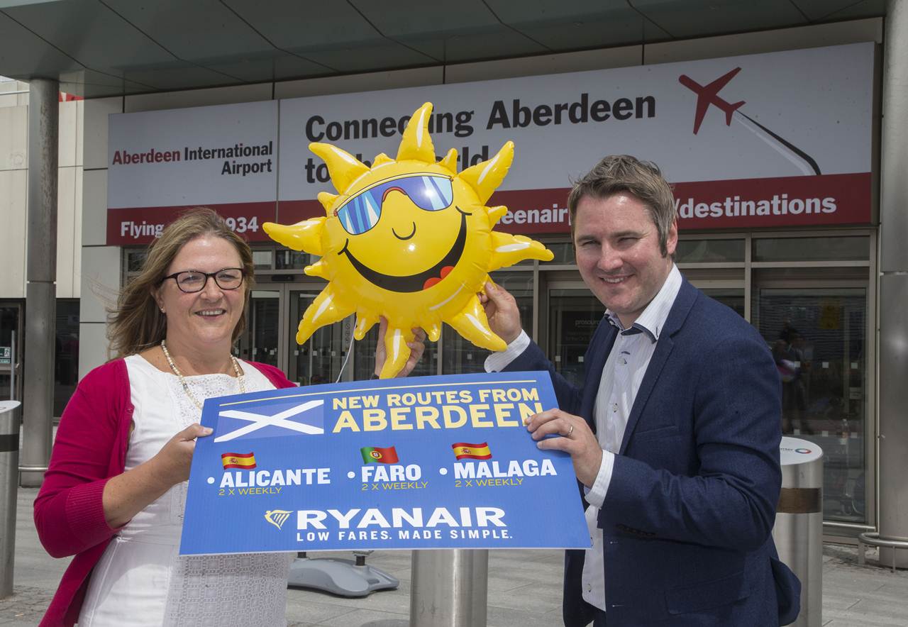 Apresentação da nova rota entre Abeerden e Faro da low cost Ryanair