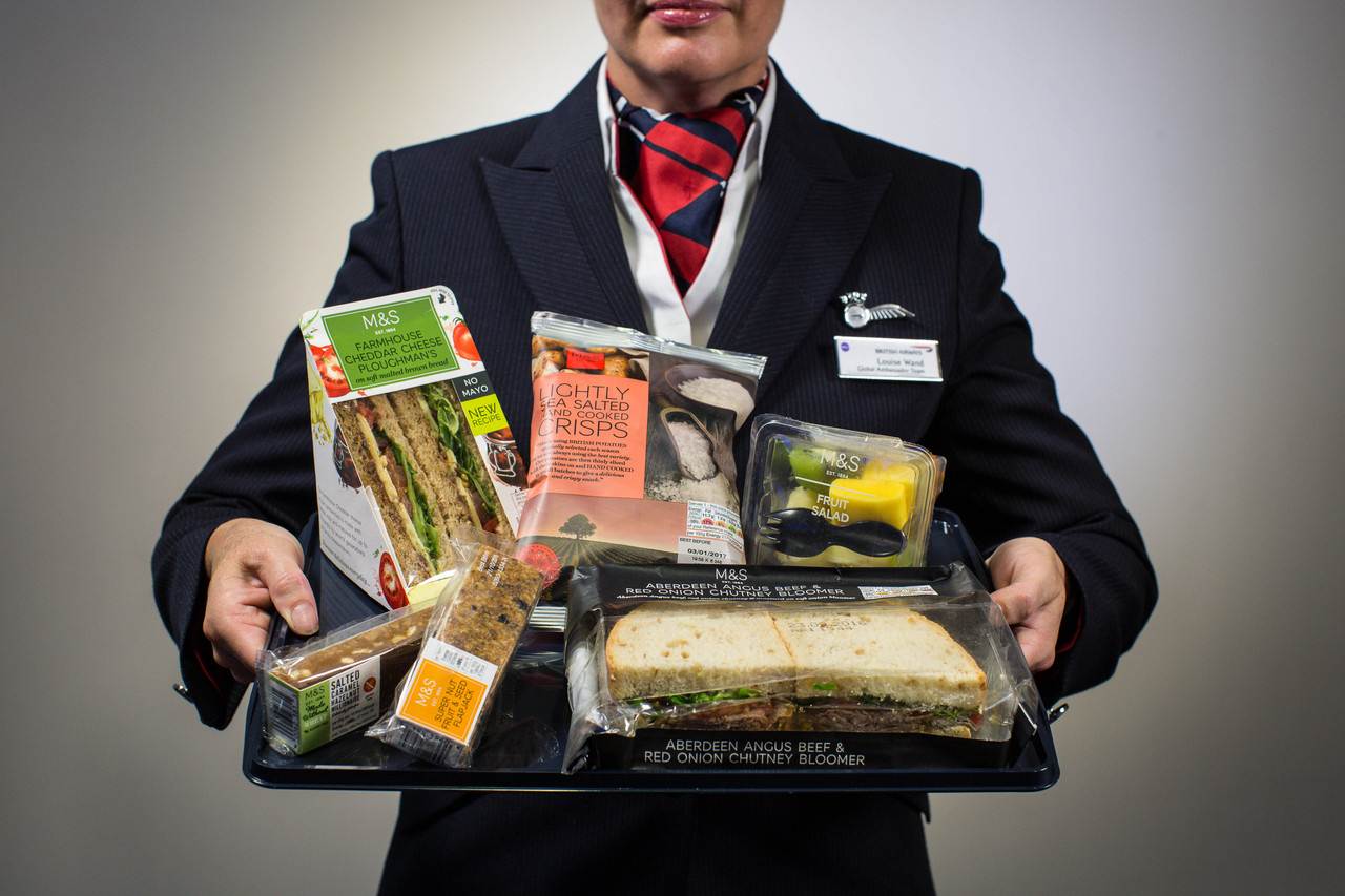 Snacks da M&S no novo menu a bordo dos voos de curta distância da British Airways