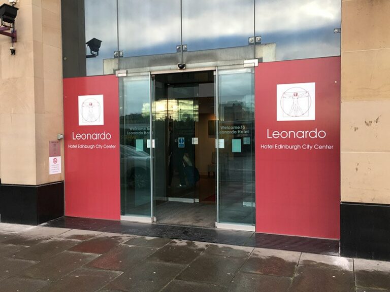 Entrada do hotel Leonardo Edimburgo