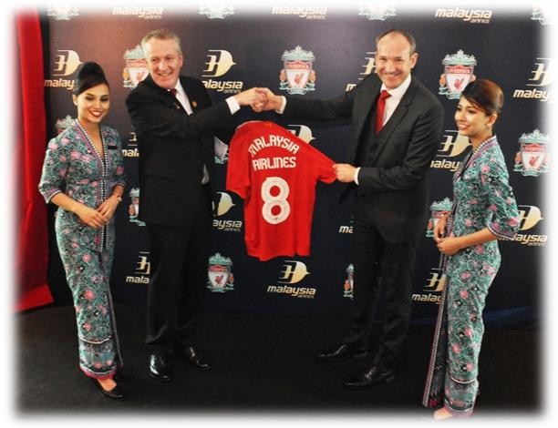 Assinatura do acordo entre a Malaysia Airlines e o Liverpool Futebol Clube