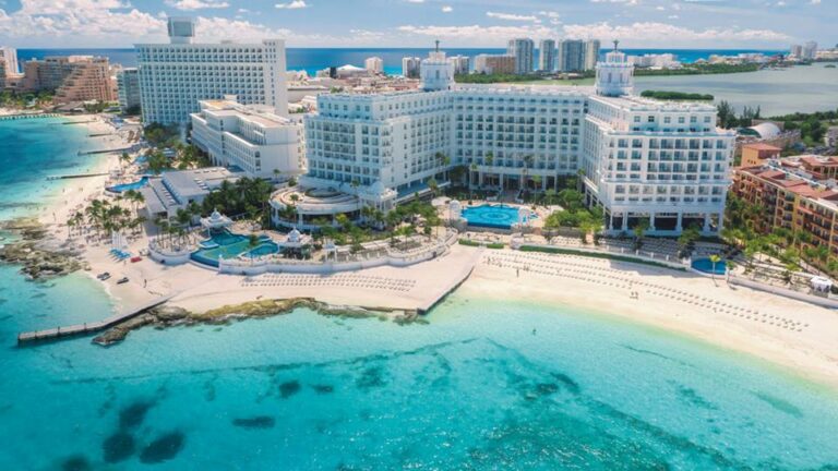 Vista geral do hotel RIU Palace Las Americas em Cancun