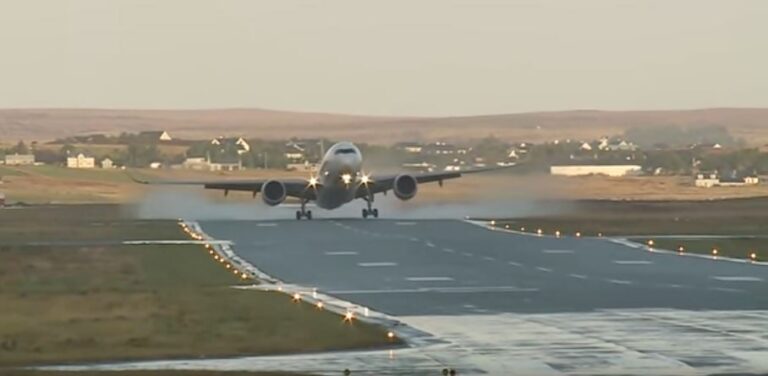 O borregar de um Airbus A350 no aeroporto de Stornoway (video)