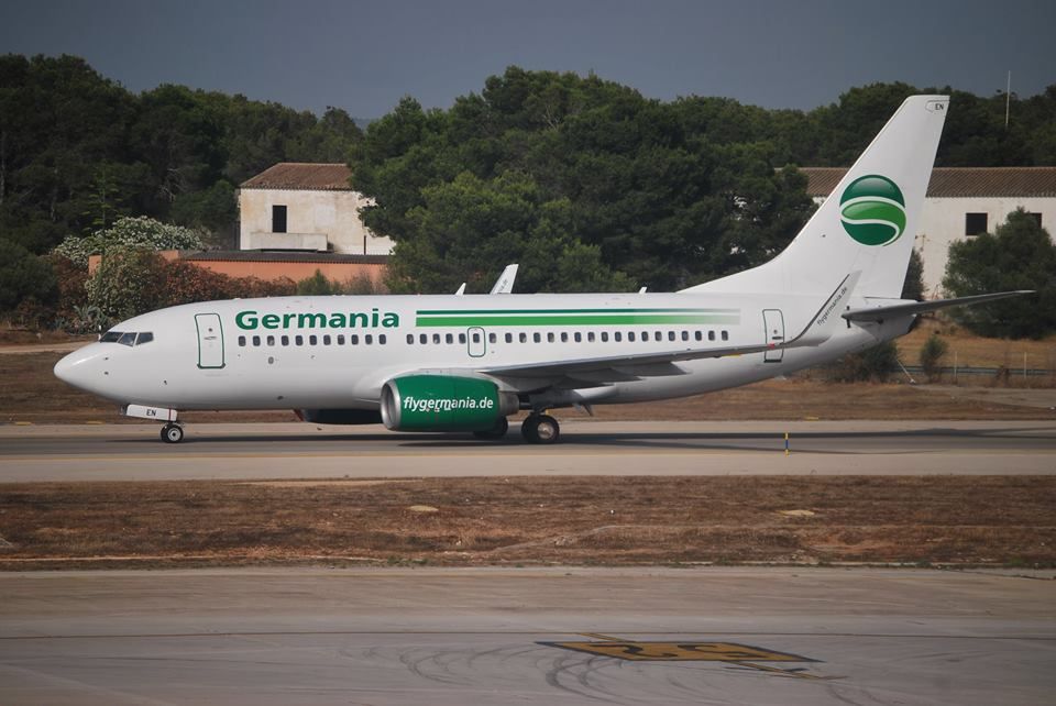 Avião da companhia aérea Germania no aeroporto de Palma de Maiorca
