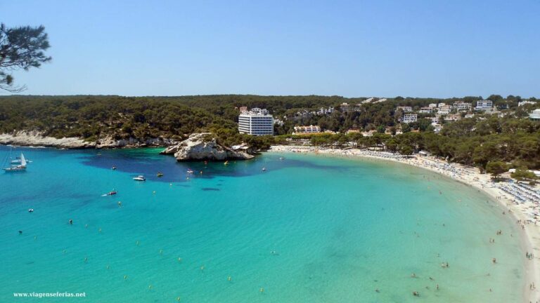 Vista aerea da Cala Galdana na ilha de Menorca (Baleares)