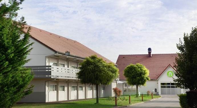 Fachada do Hotel Campanile Villenne em França