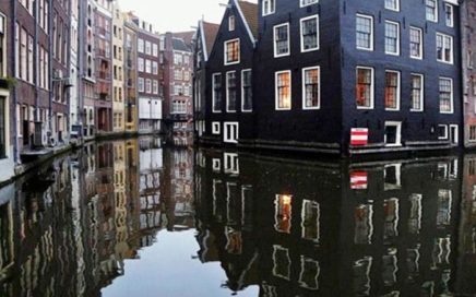 canal na cidade de Amesterdão